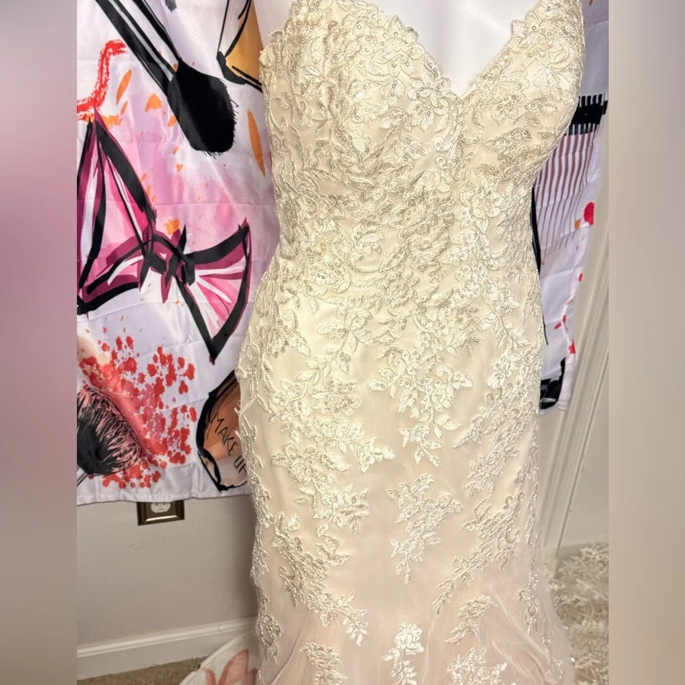 Maggie sottero embellished lace ivory wedding dress - Picture 3 of 11